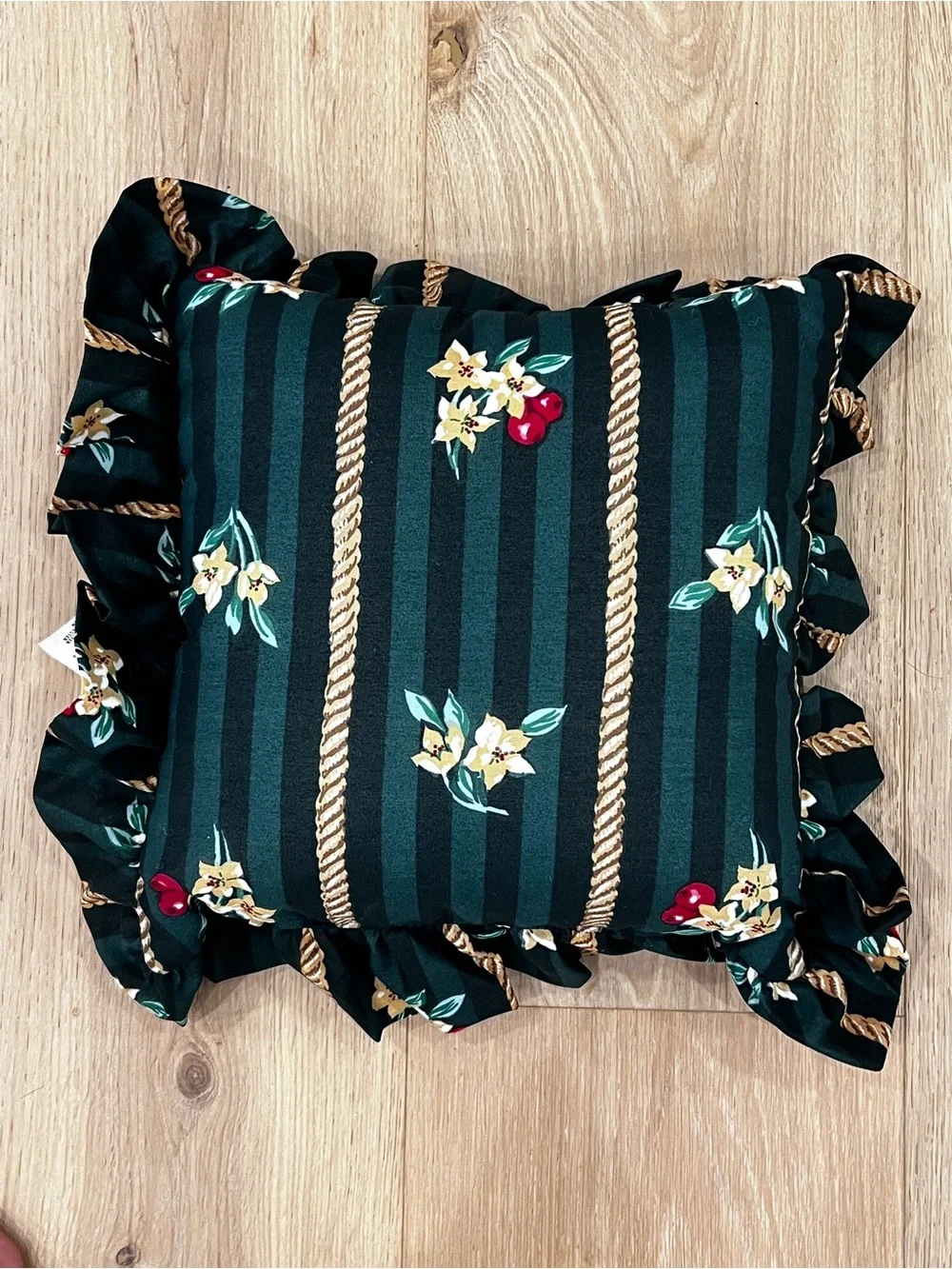 Vintage 11”x11” christmas green ruffle floral pillow NWT